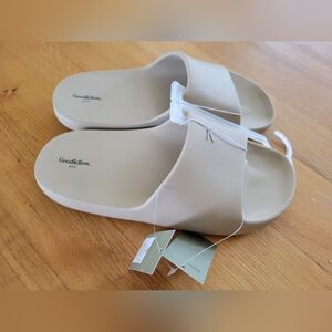 Nwt Mens size 10 slides